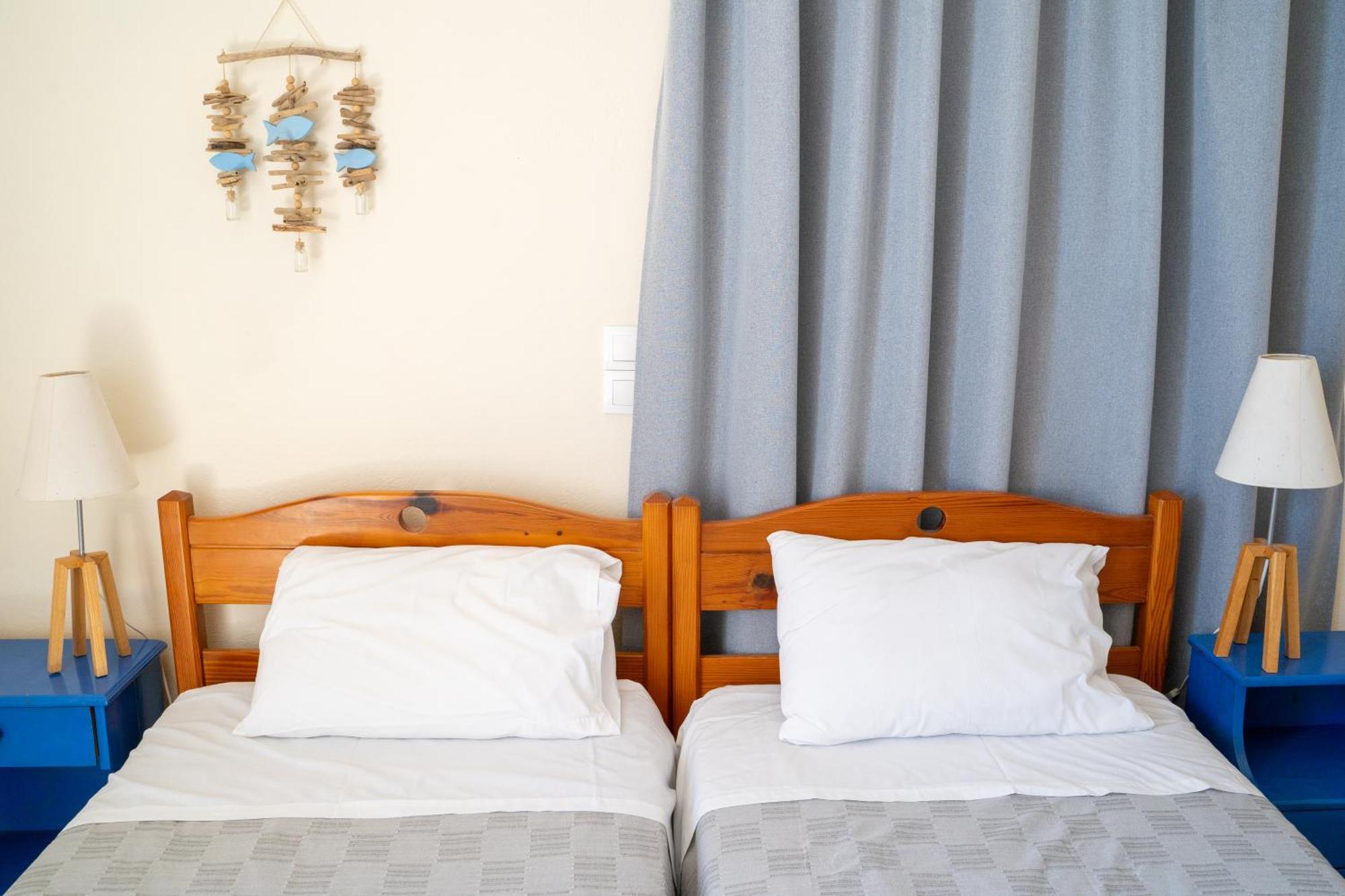 Nefeli Rooms Agia Marina Extérieur photo